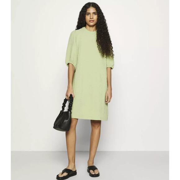 SAMSOE SAMSOE Junis Sage Green Crinkle Crewneck Shift Dress MEDIUM NWT $170 - Picture 1 of 12